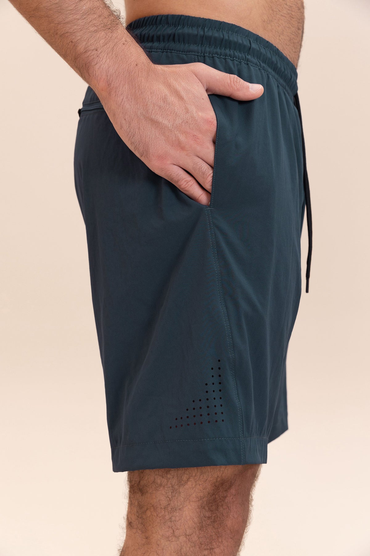 8" Move Air Men's Shorts